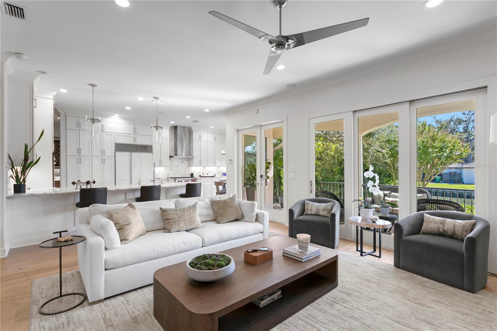 2633 N Dundee St Property Photo 11