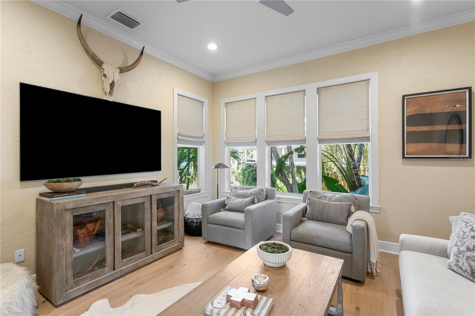 2633 N Dundee St Property Photo 13