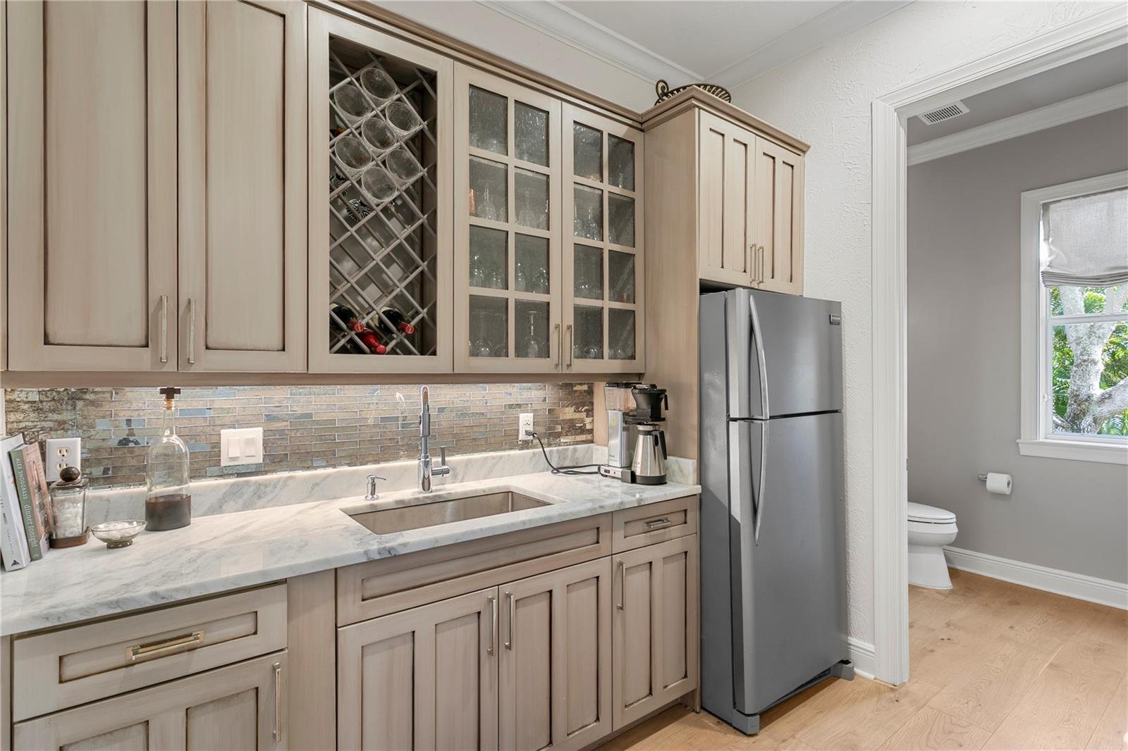 2633 N Dundee St Property Photo 23