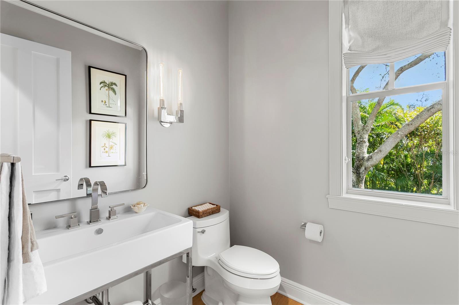 2633 N Dundee St Property Photo 24