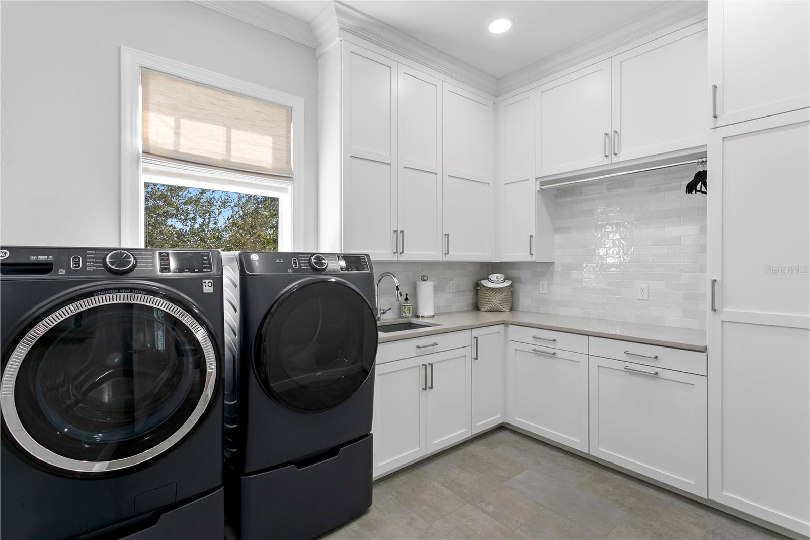 2633 N Dundee St Property Photo 29