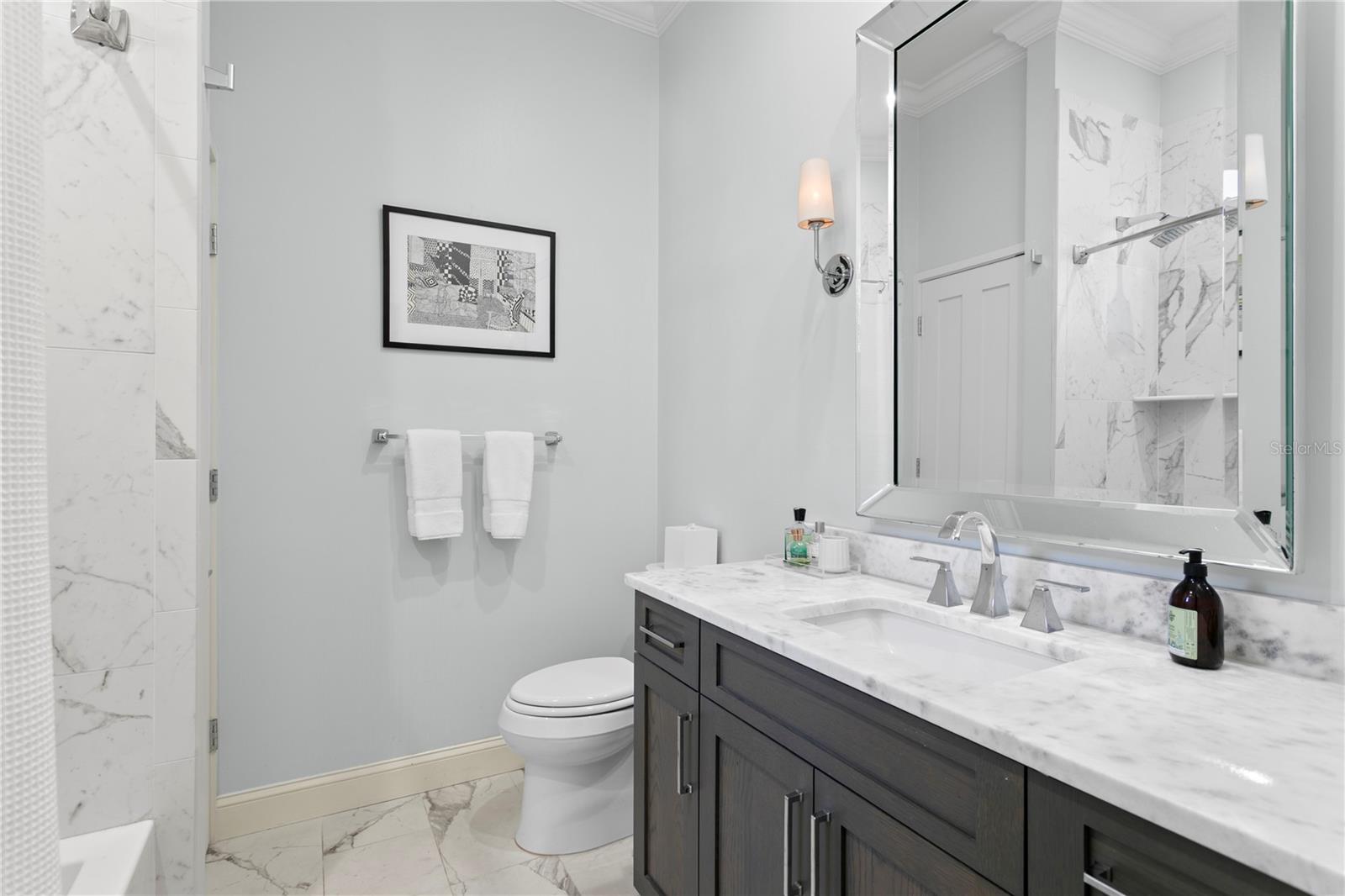 2633 N Dundee St Property Photo 42