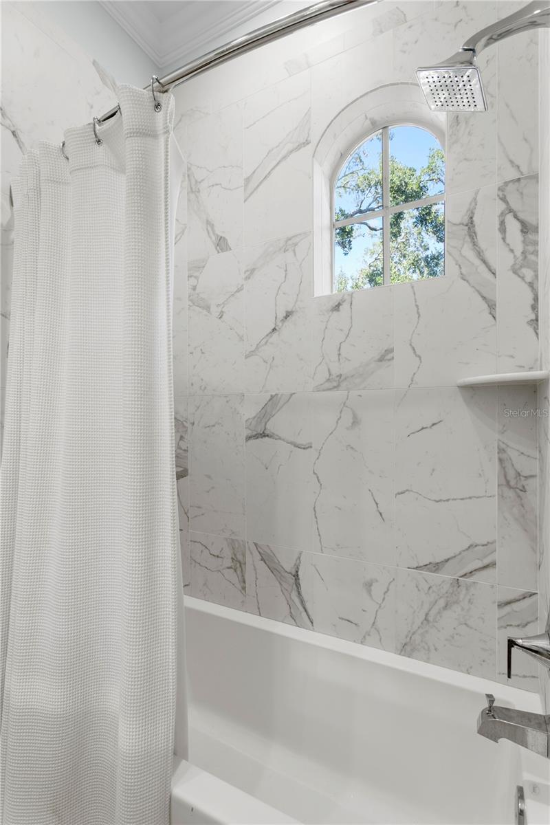 2633 N Dundee St Property Photo 43