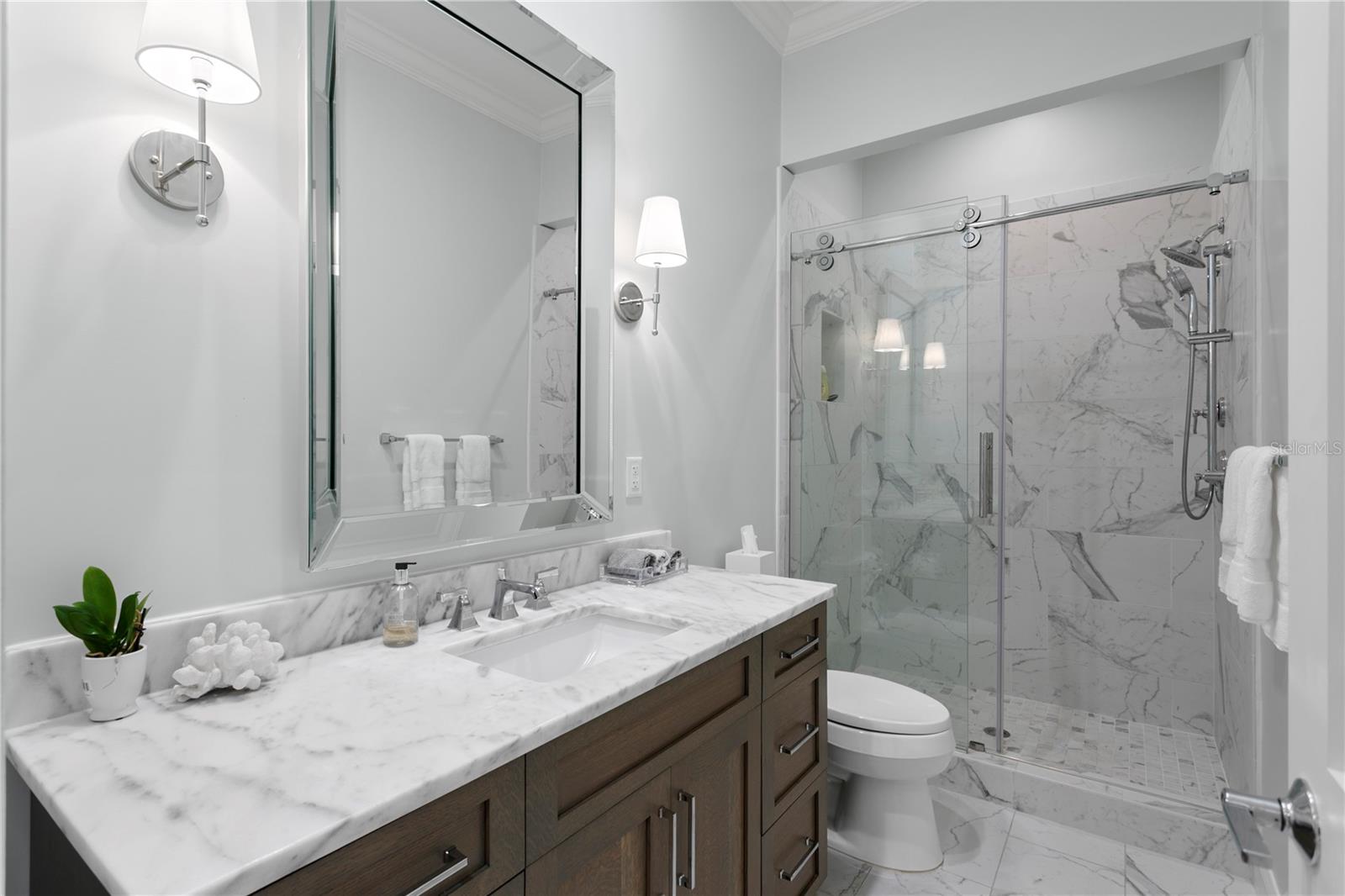 2633 N Dundee St Property Photo 46