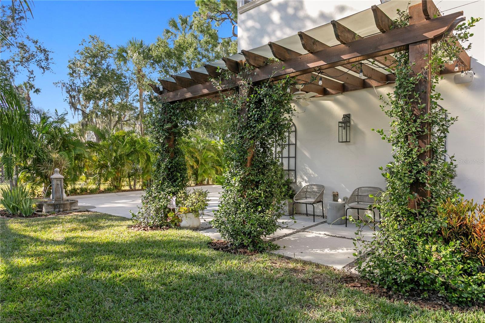 2633 N Dundee St Property Photo 53