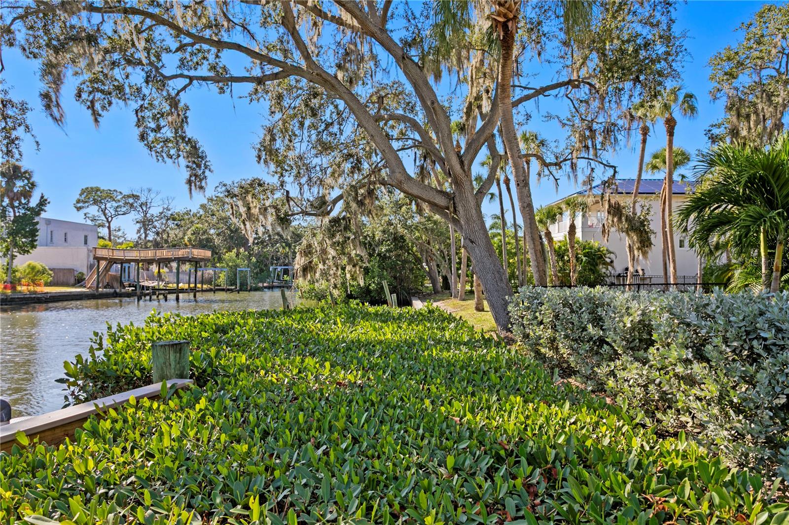 2633 N Dundee St Property Photo 60