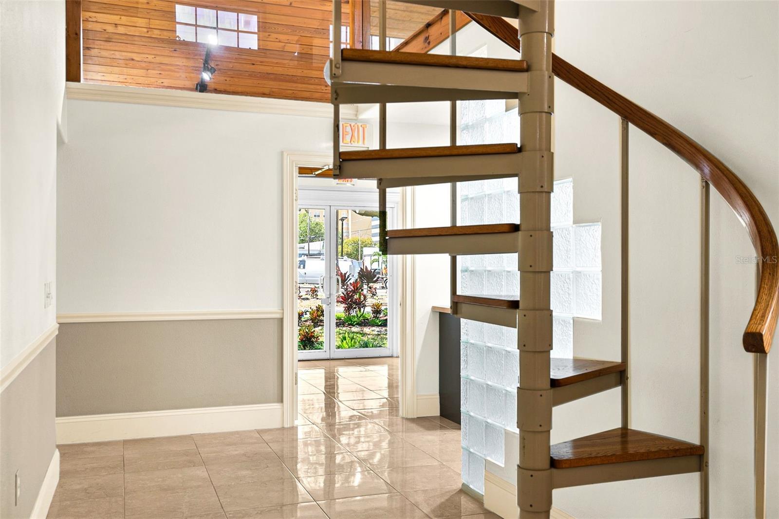 525 8th St W Property Photo 27