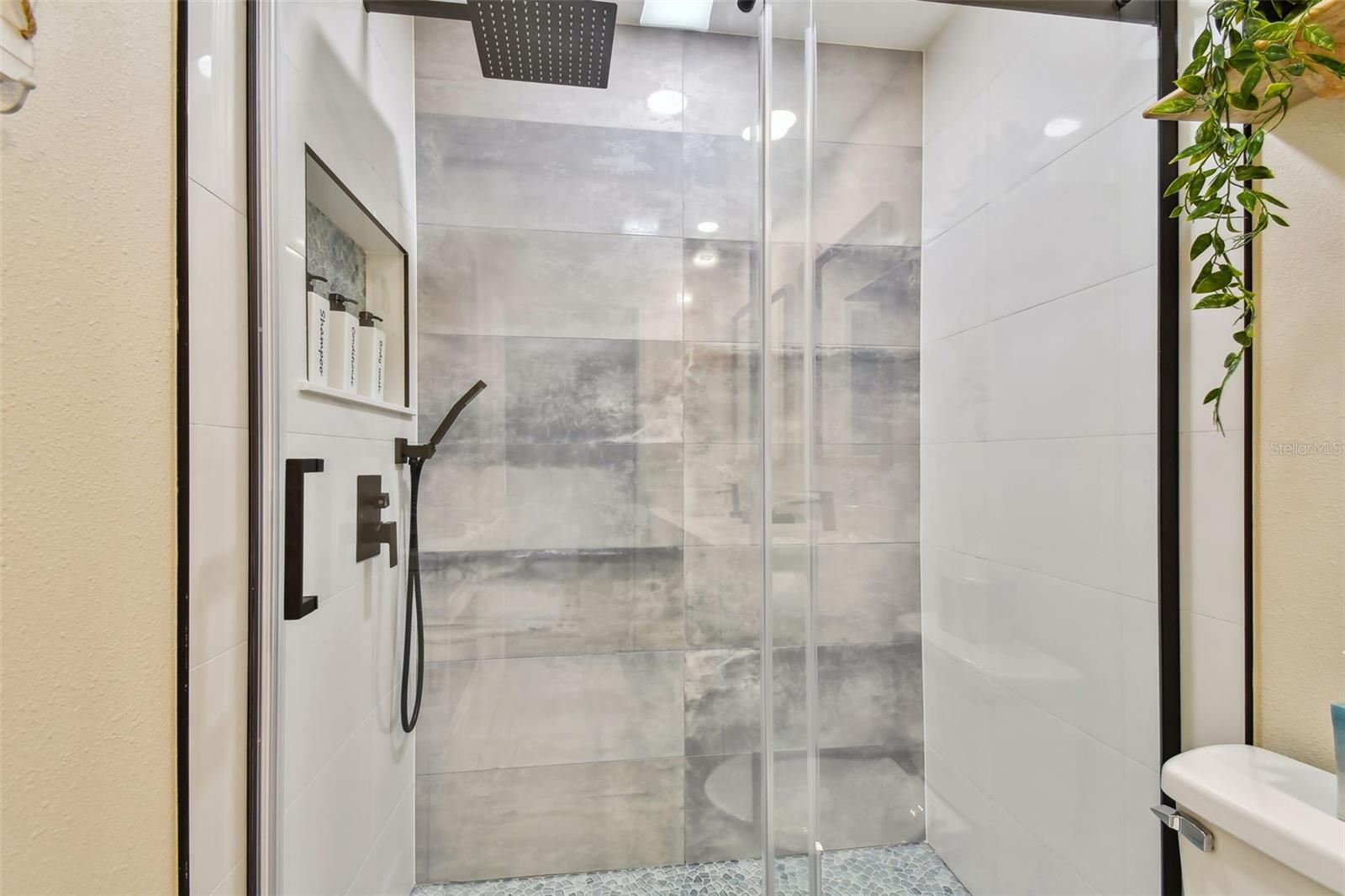 315 Medallion Blvd #e Property Photo 35