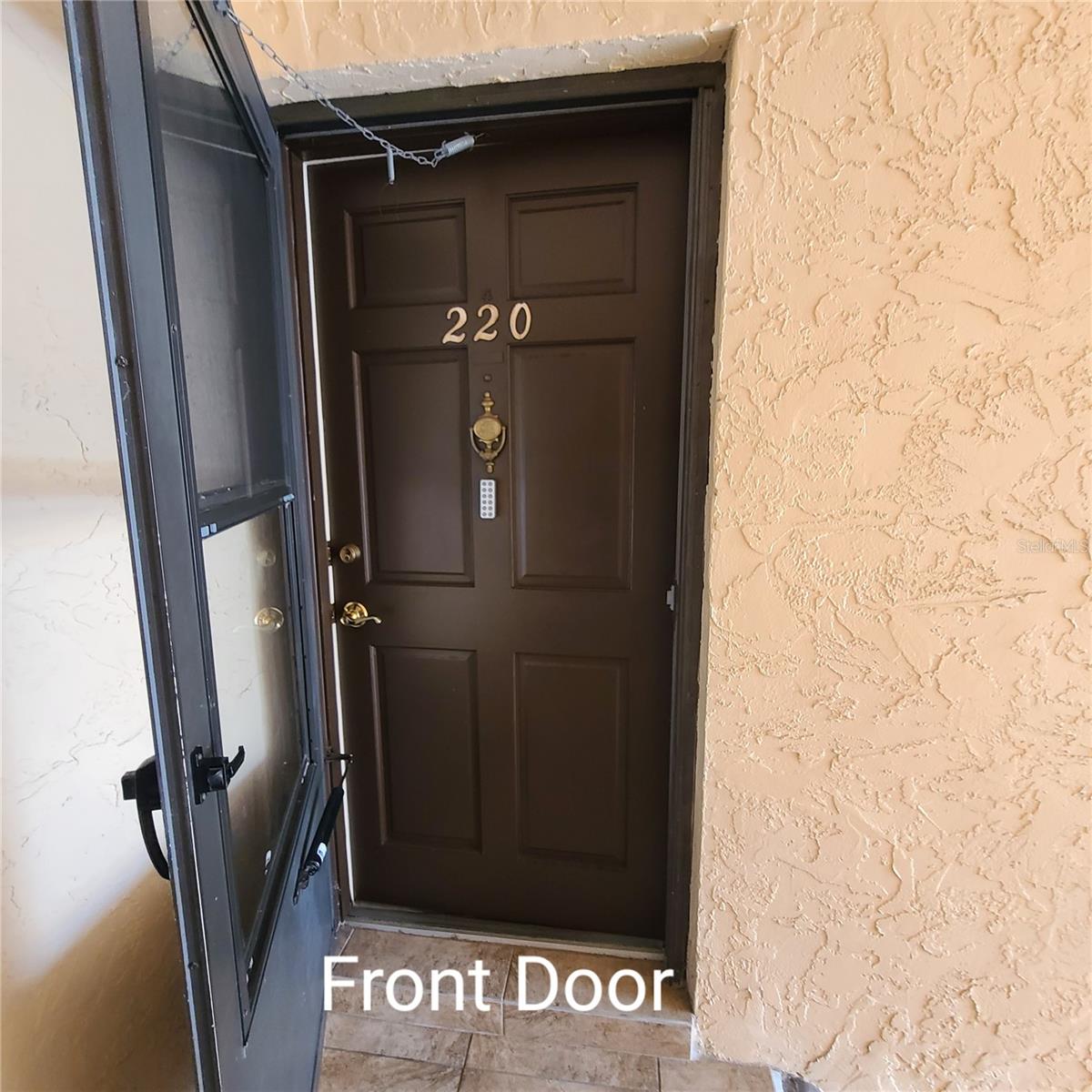220 Buttonwood Cir #220 Property Photo 3