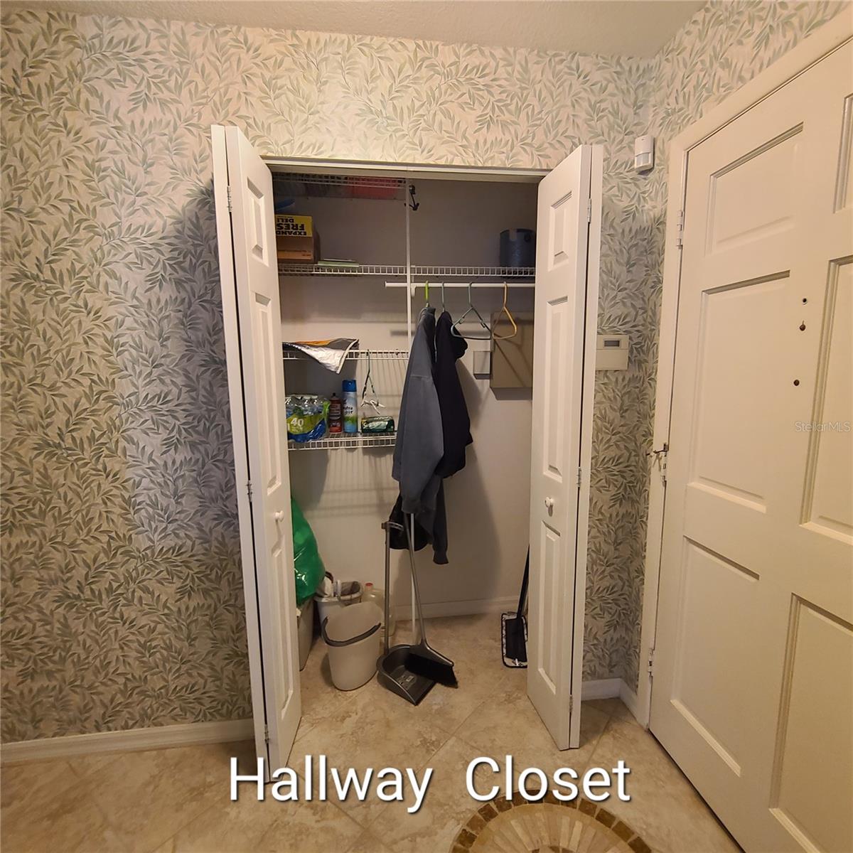 220 Buttonwood Cir #220 Property Photo 5