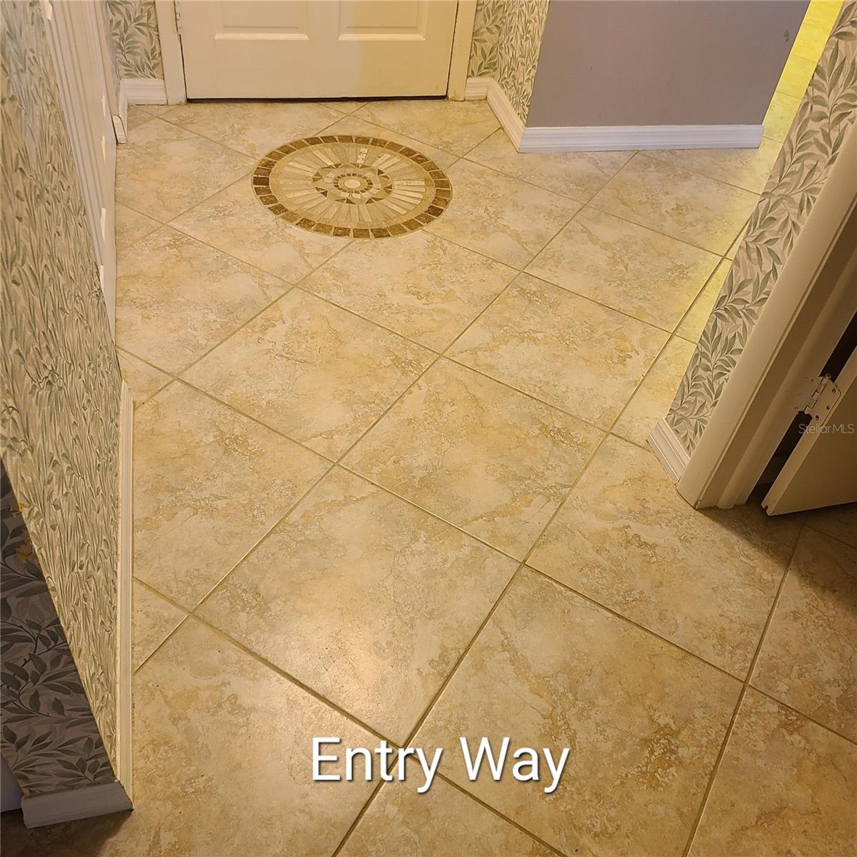 220 Buttonwood Cir #220 Property Photo 6