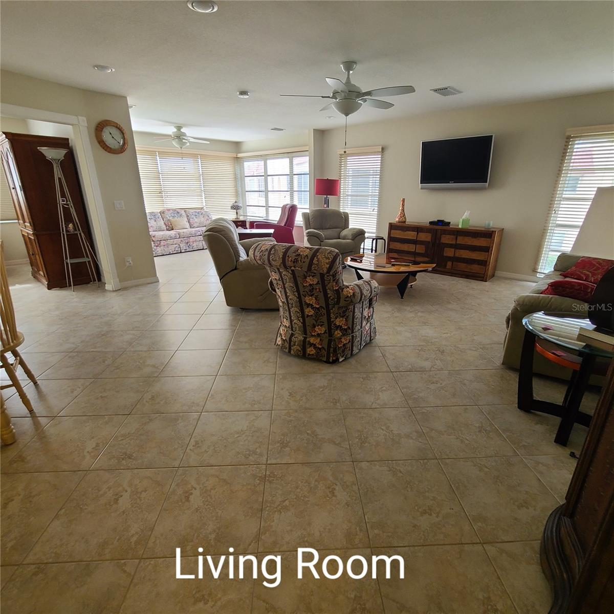 220 Buttonwood Cir #220 Property Photo 8