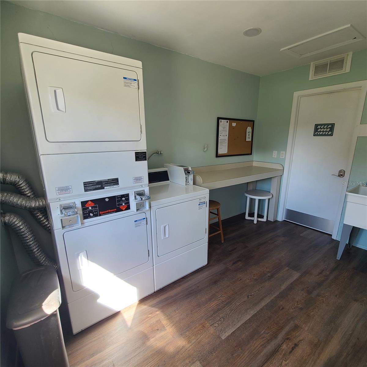 220 Buttonwood Cir #220 Property Photo 57