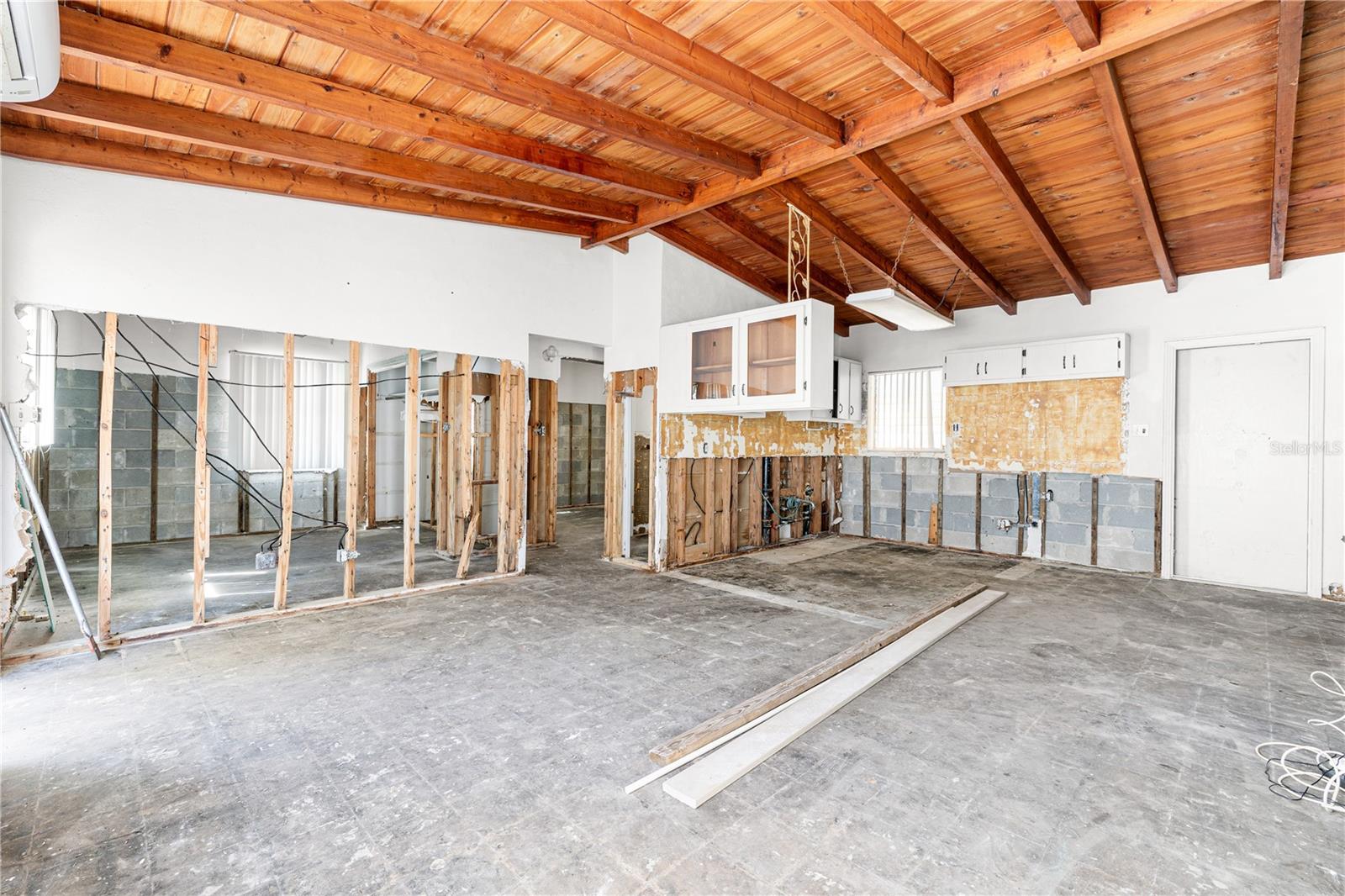 17611 1st St E Property Photo 9