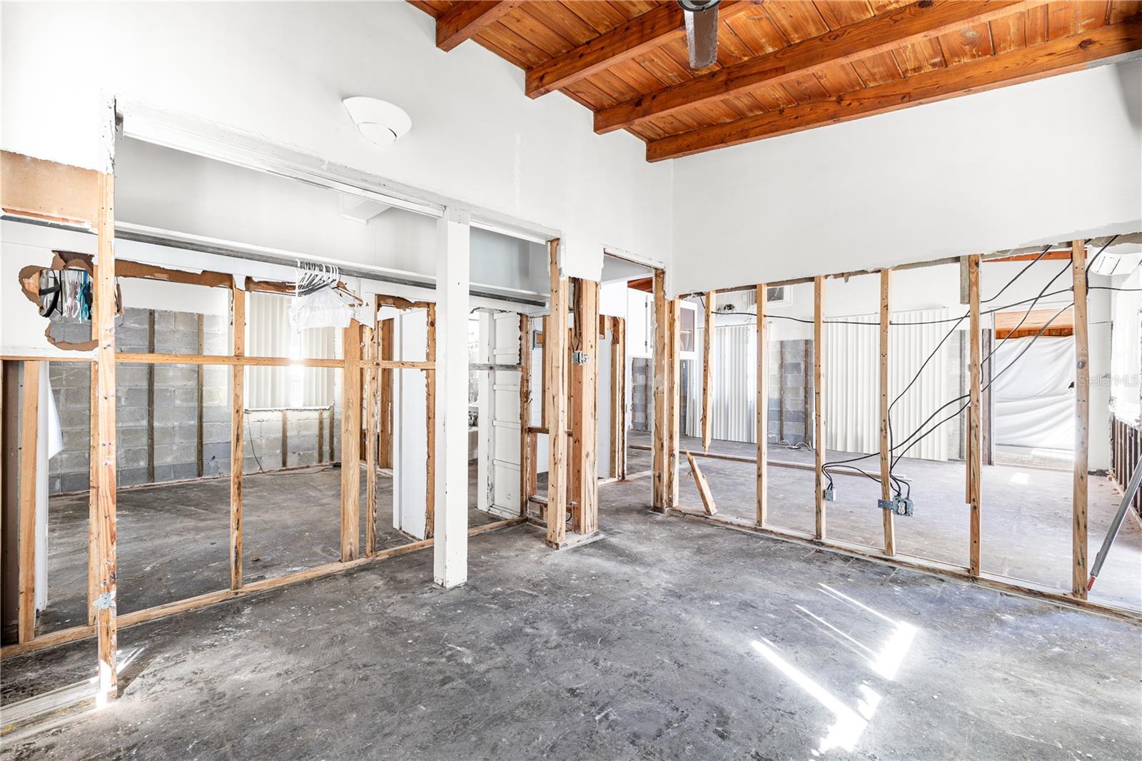 17611 1st St E Property Photo 10