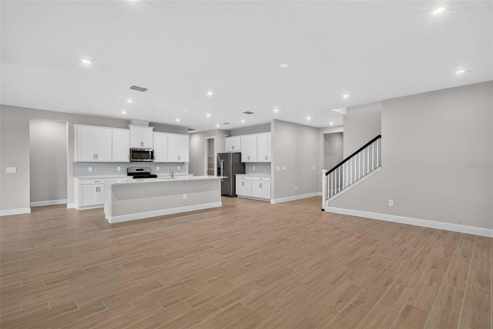 12927 Pierce St Property Photo 11