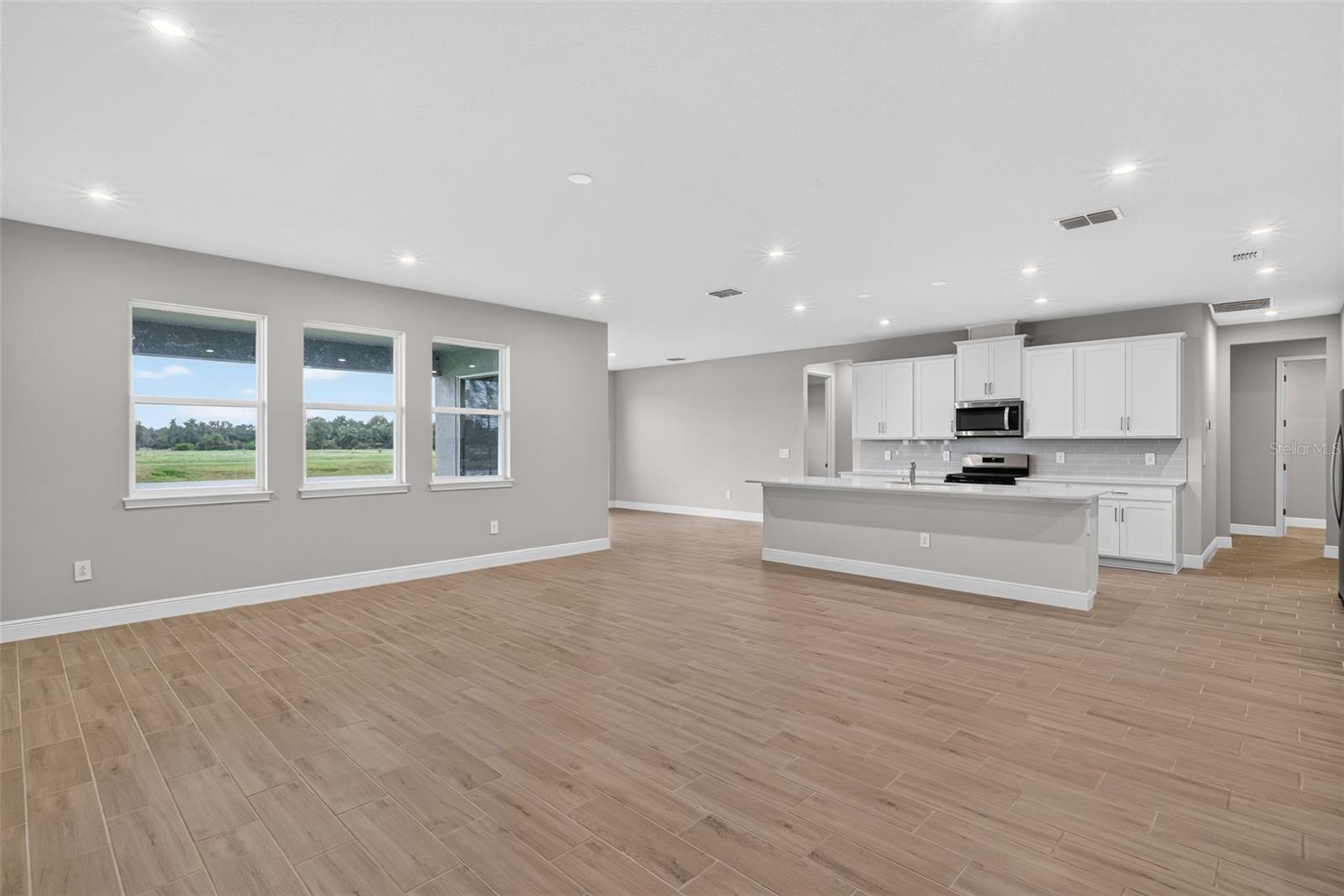 12927 Pierce St Property Photo 14