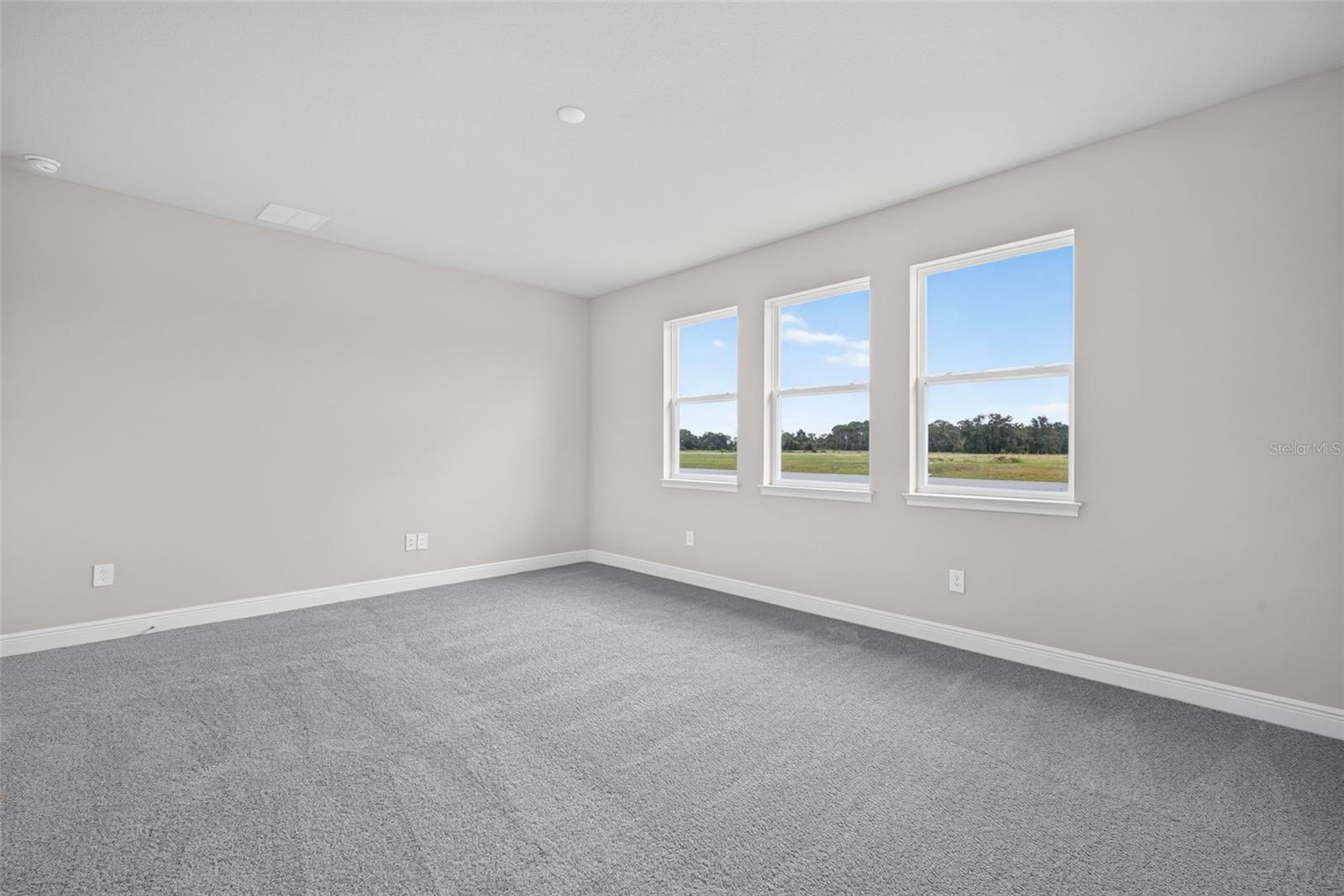 12927 Pierce St Property Photo 24