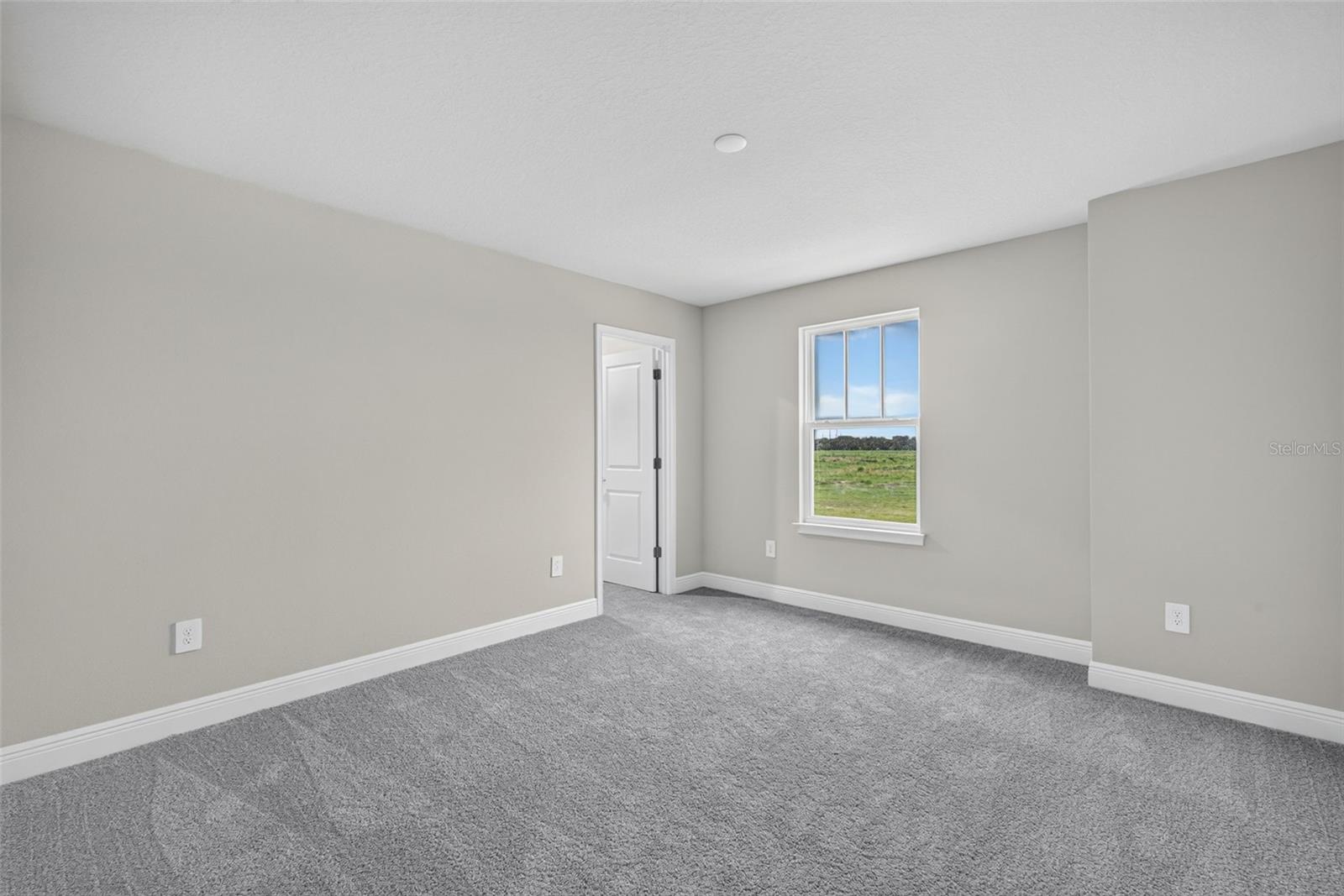 12927 Pierce St Property Photo 28