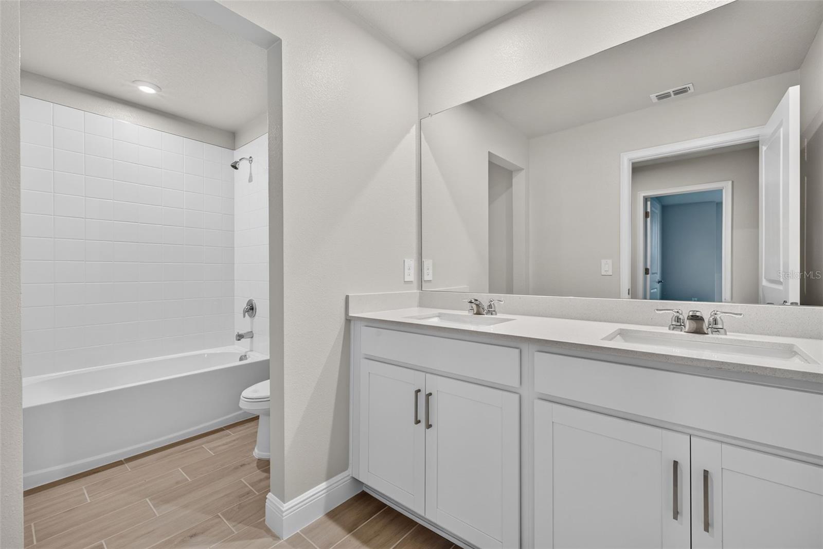 12927 Pierce St Property Photo 32
