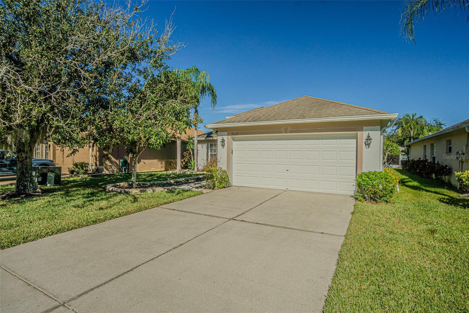 9608 Rolling Cir Property Photo 2