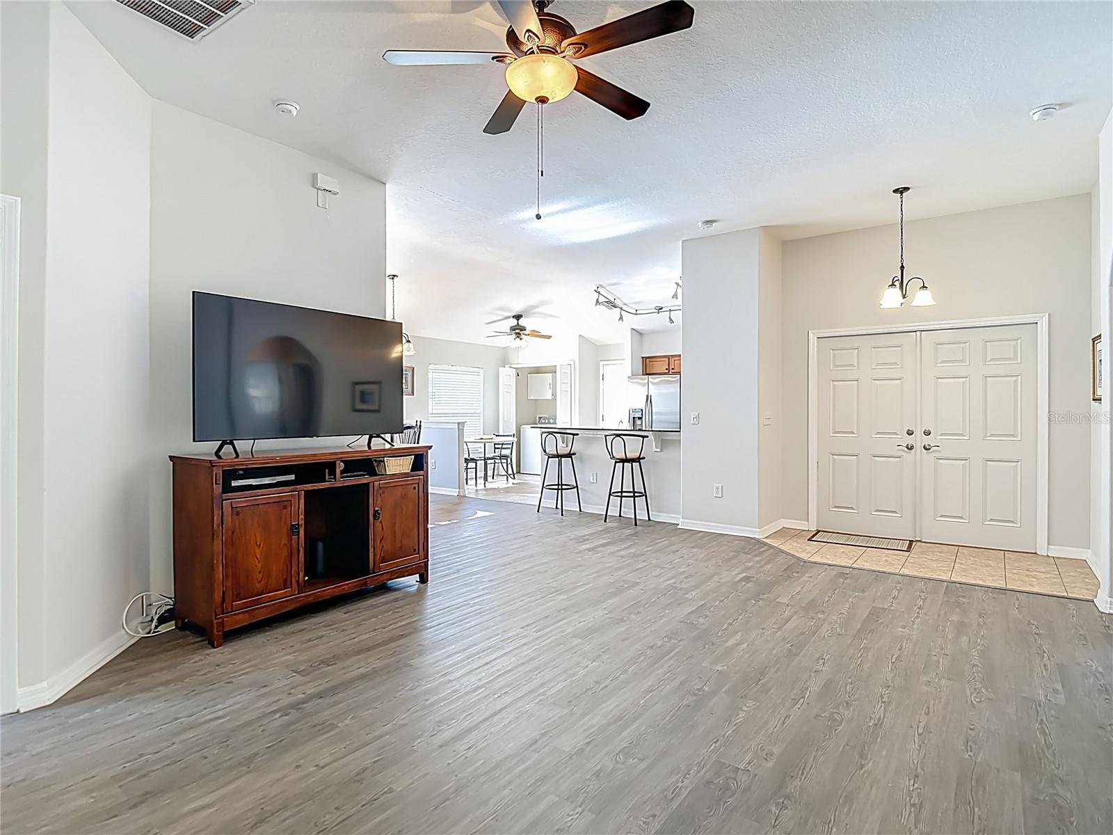 9608 Rolling Cir Property Photo 7