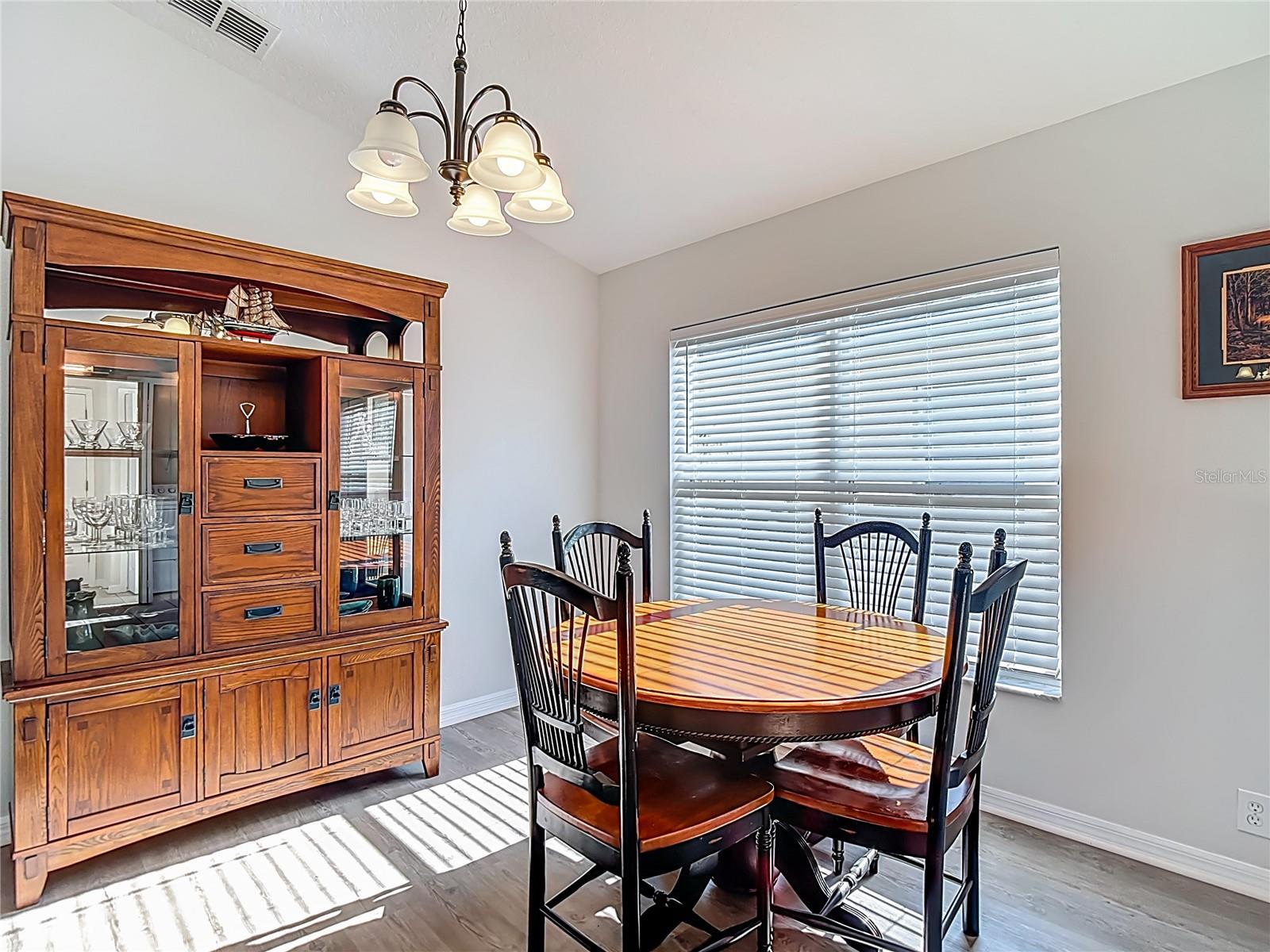 9608 Rolling Cir Property Photo 10