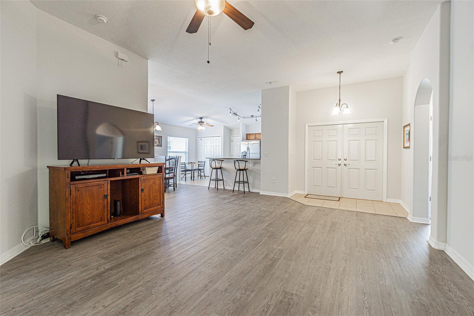 9608 Rolling Cir Property Photo 18