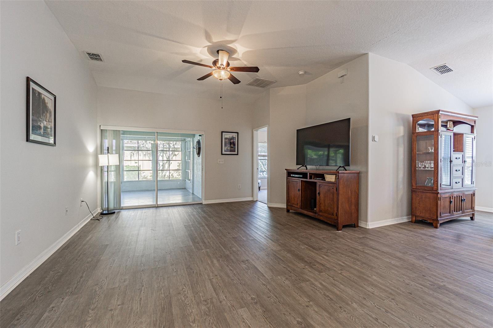 9608 Rolling Cir Property Photo 33