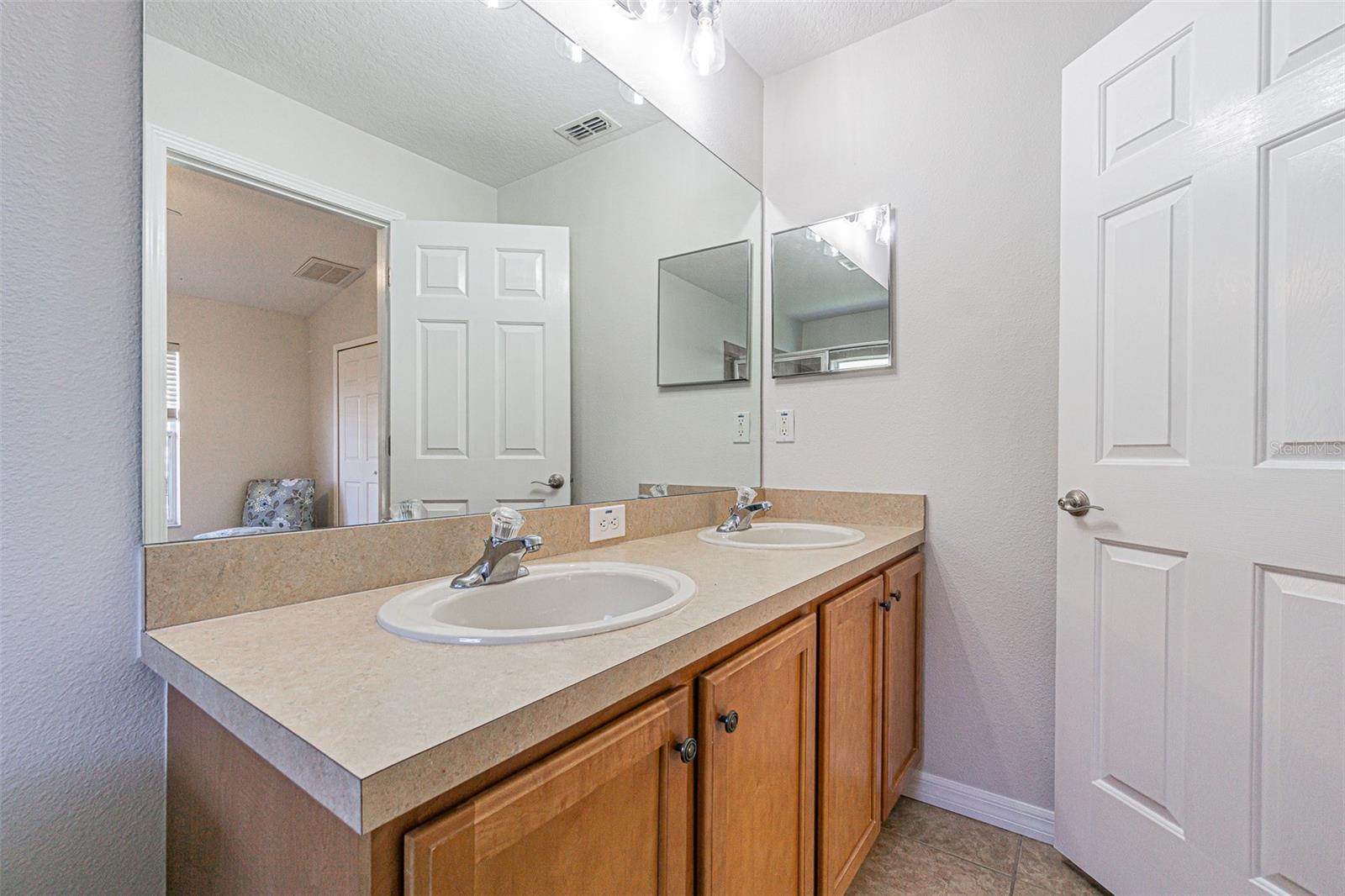 9608 Rolling Cir Property Photo 35