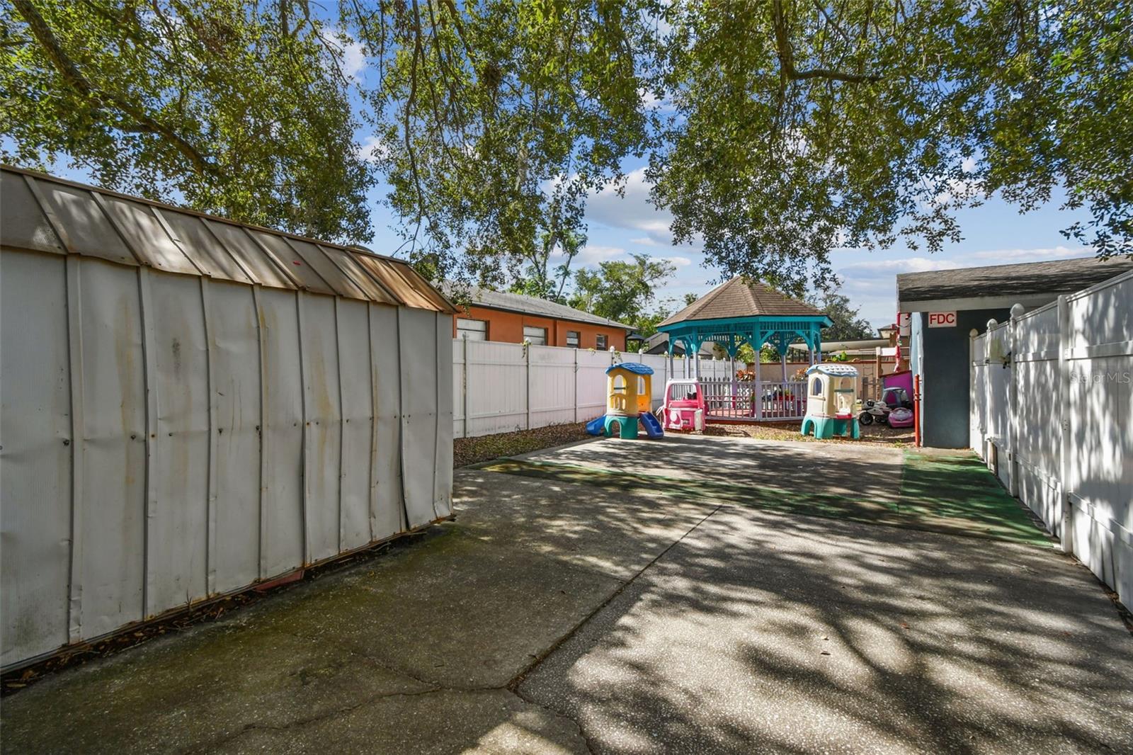 9912 N Myrtle St Property Photo 38