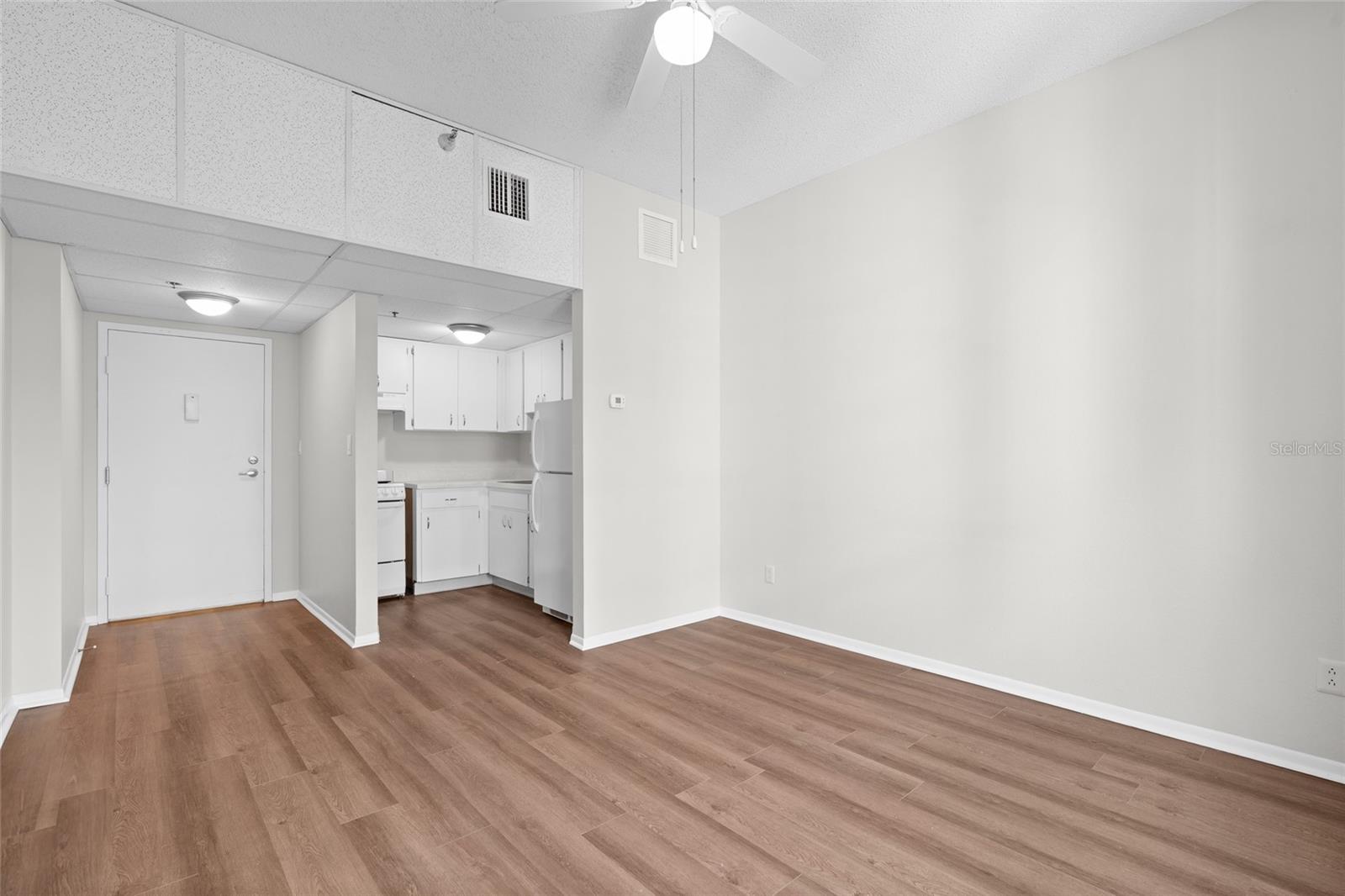 411 1st Ave N #702 Property Photo 7