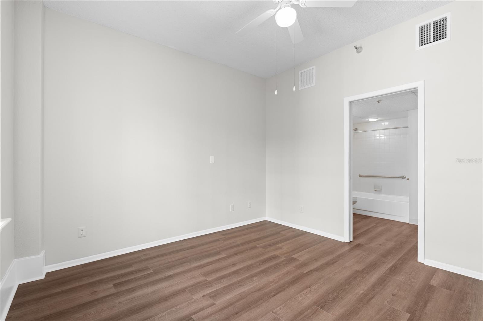 411 1st Ave N #702 Property Photo 10