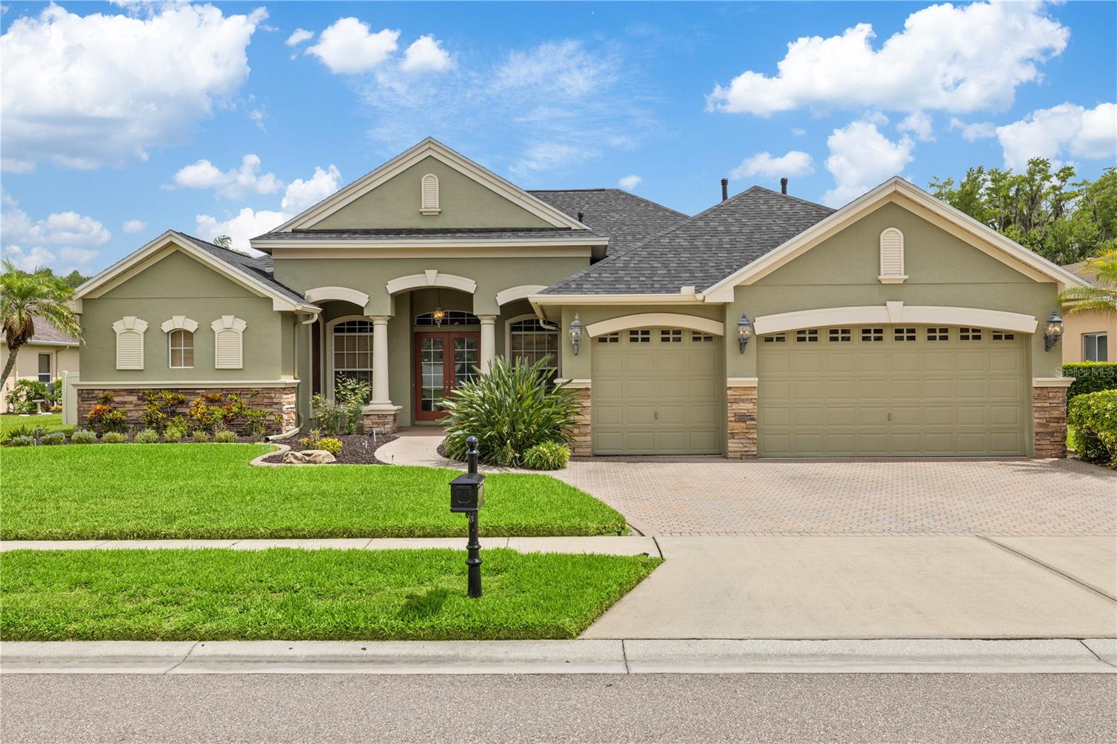 3015 LYNWOOD CT