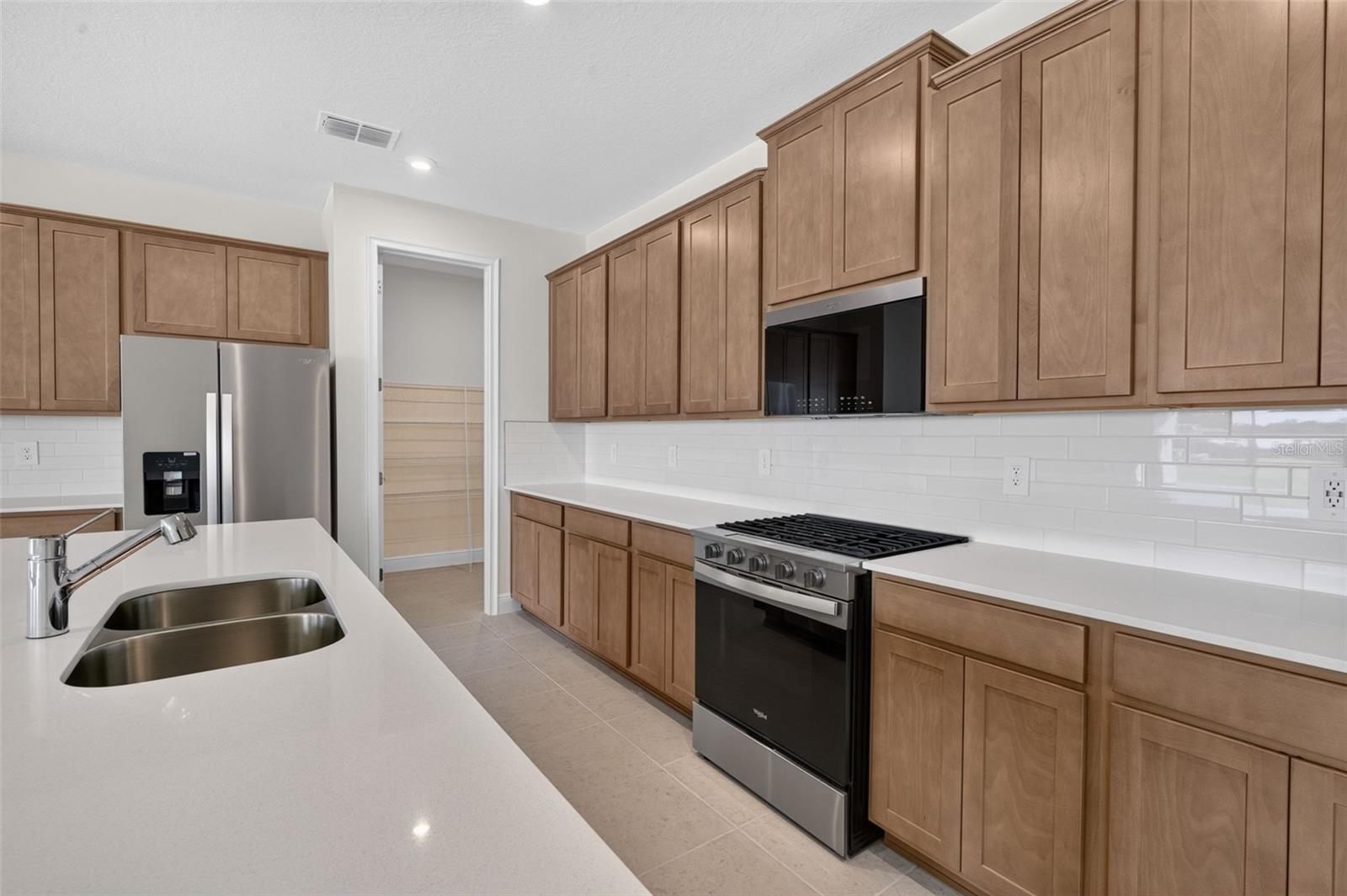 12907 Pierce St Property Photo 4