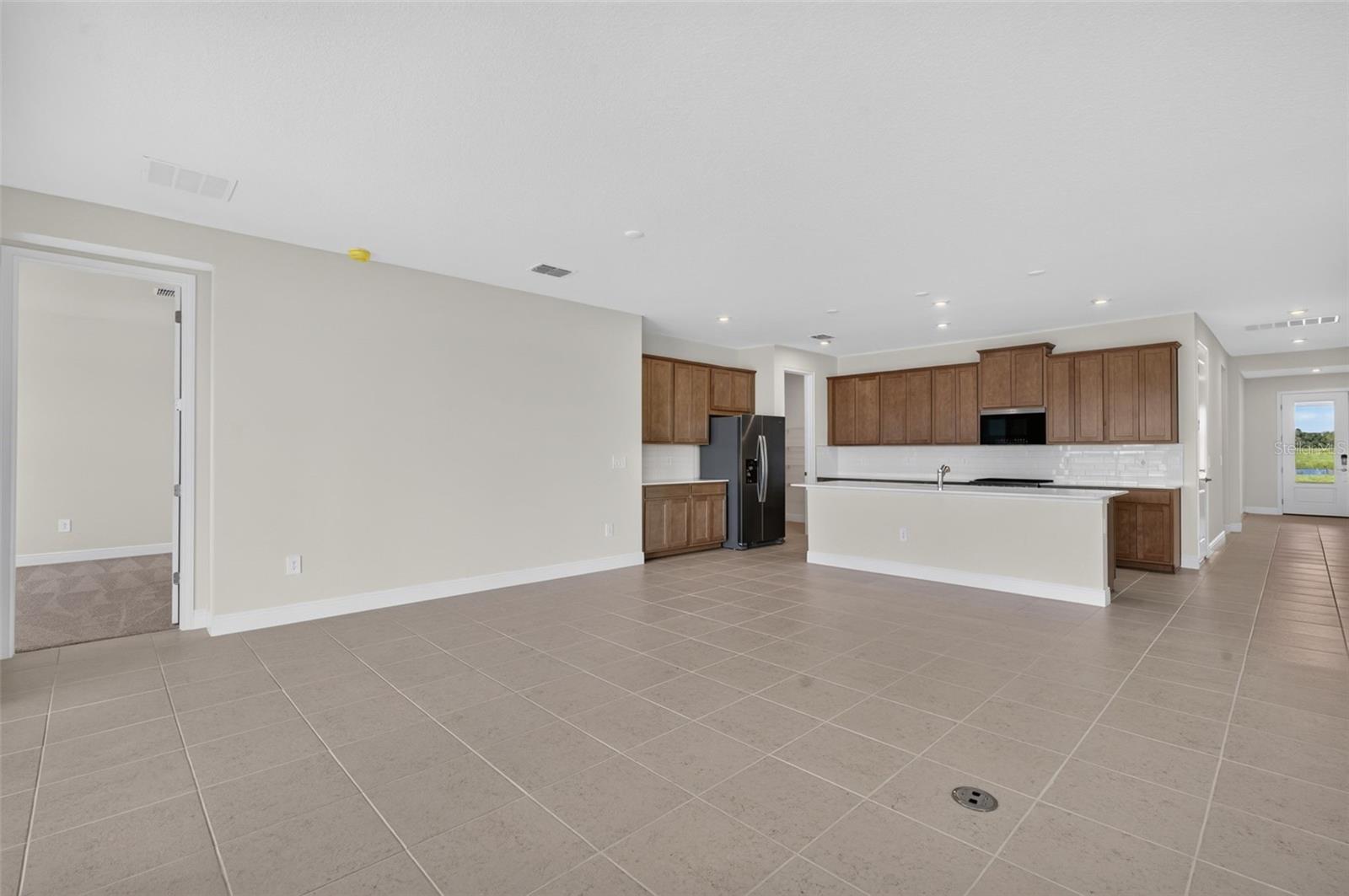 12907 Pierce St Property Photo 7