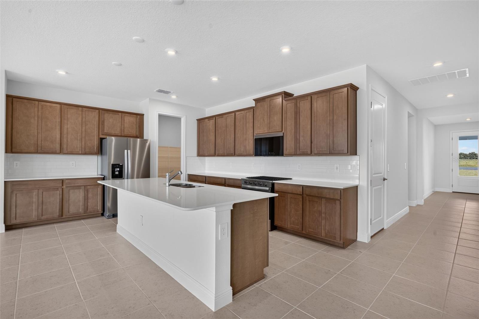 12907 Pierce St Property Photo 10
