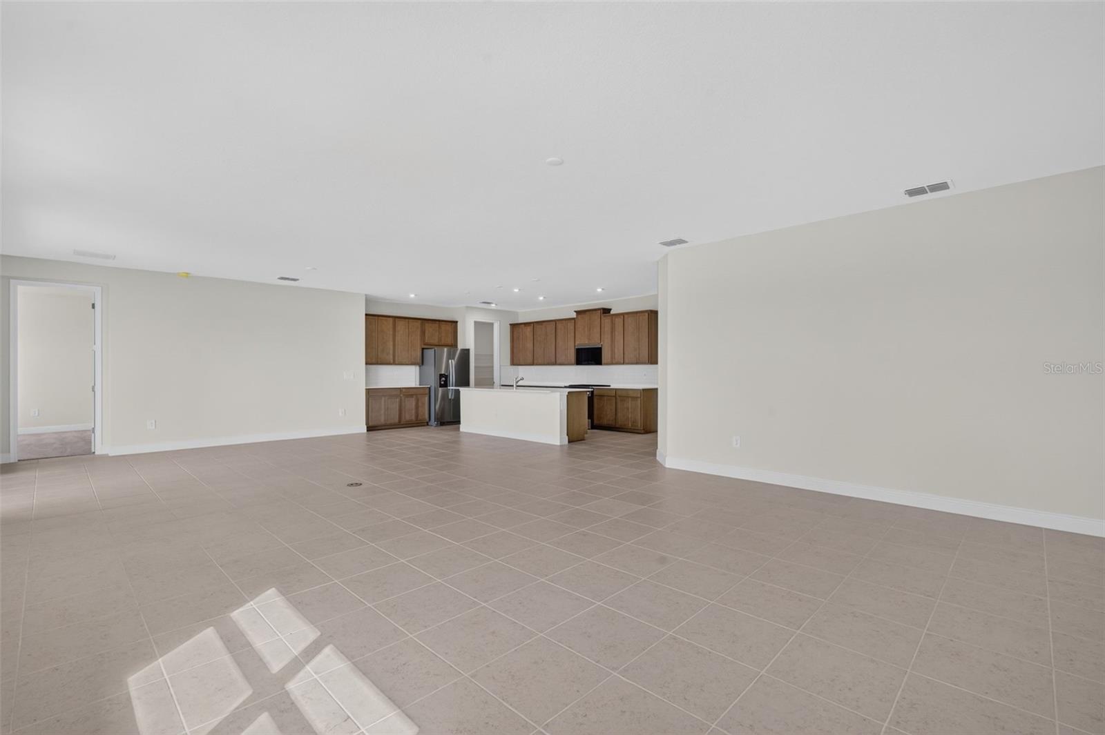 12907 Pierce St Property Photo 11