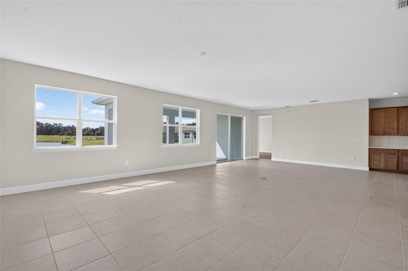 12907 Pierce St Property Photo 13