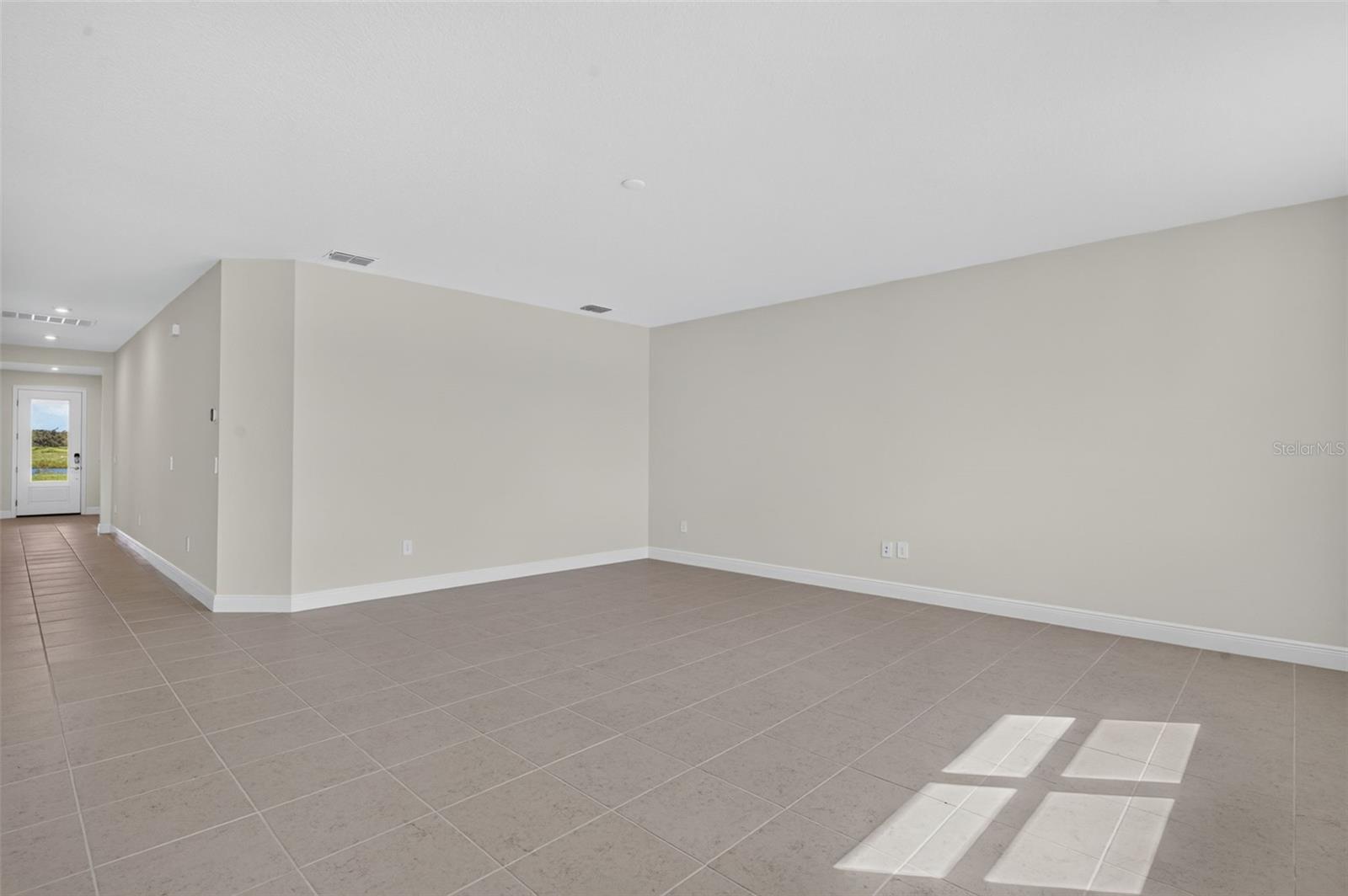 12907 Pierce St Property Photo 14