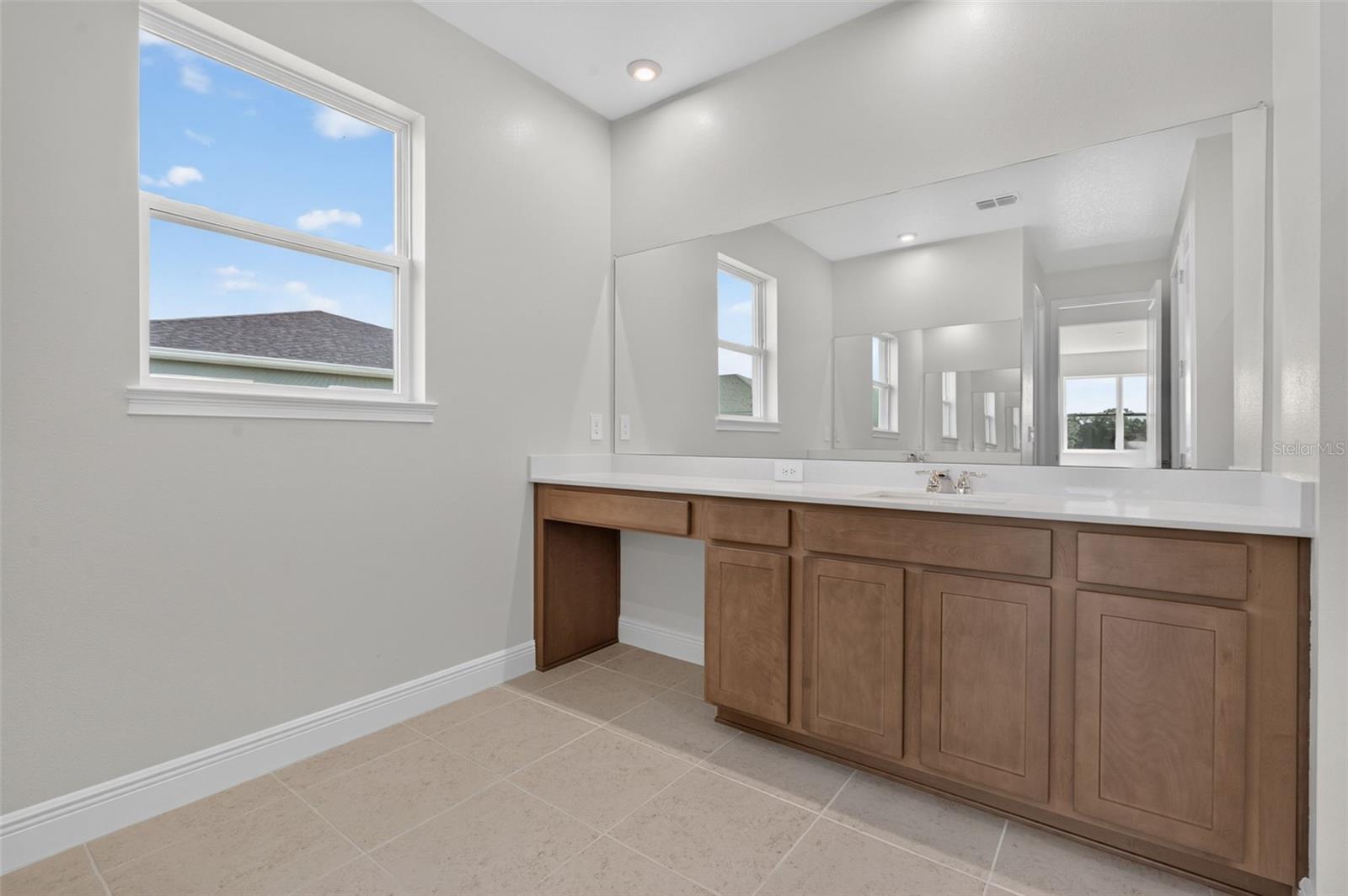 12907 Pierce St Property Photo 19