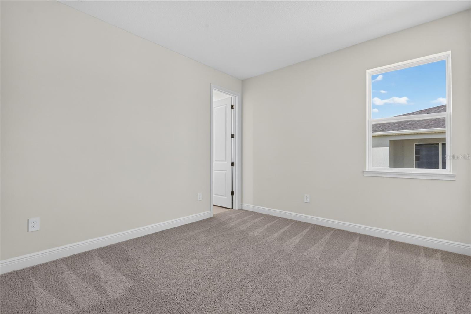 12907 Pierce St Property Photo 27