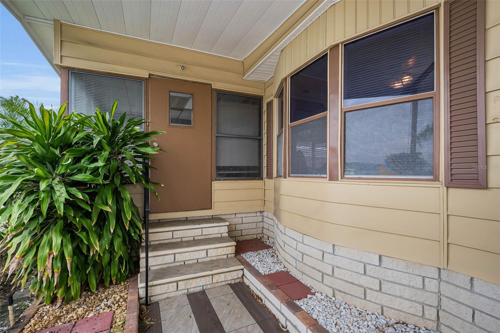 7 MOUNTAIN LAUREL DR