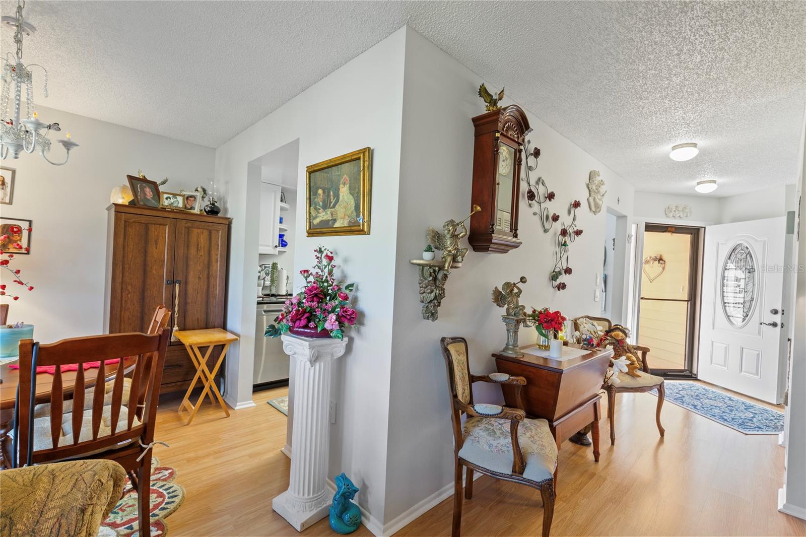 9309 Trowbridge Ct Property Photo 8