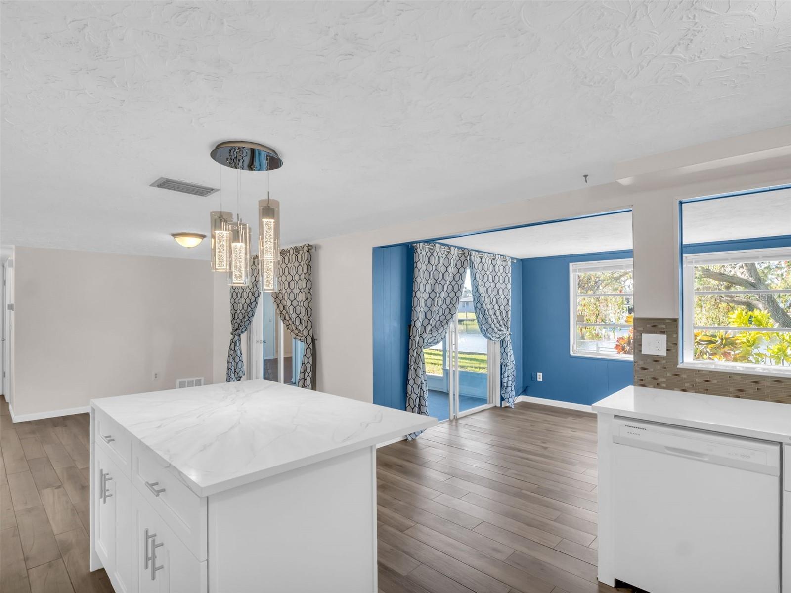 3814 Sunray Dr Property Photo 4