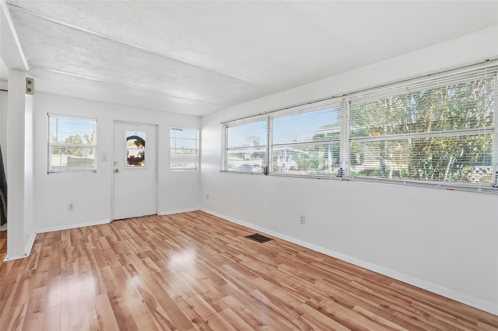 37828 Newal Ave Property Photo 6