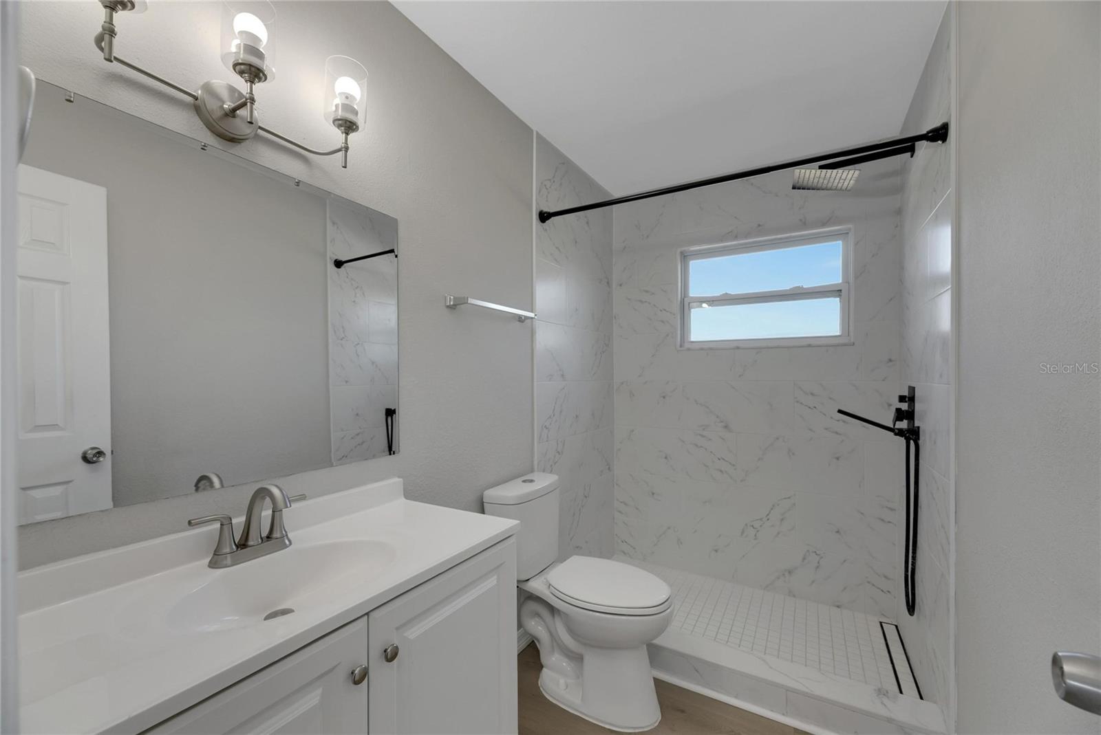 527 Fox Run Trl Property Photo 3