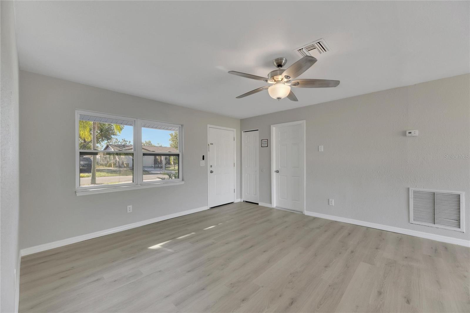 527 Fox Run Trl Property Photo 17