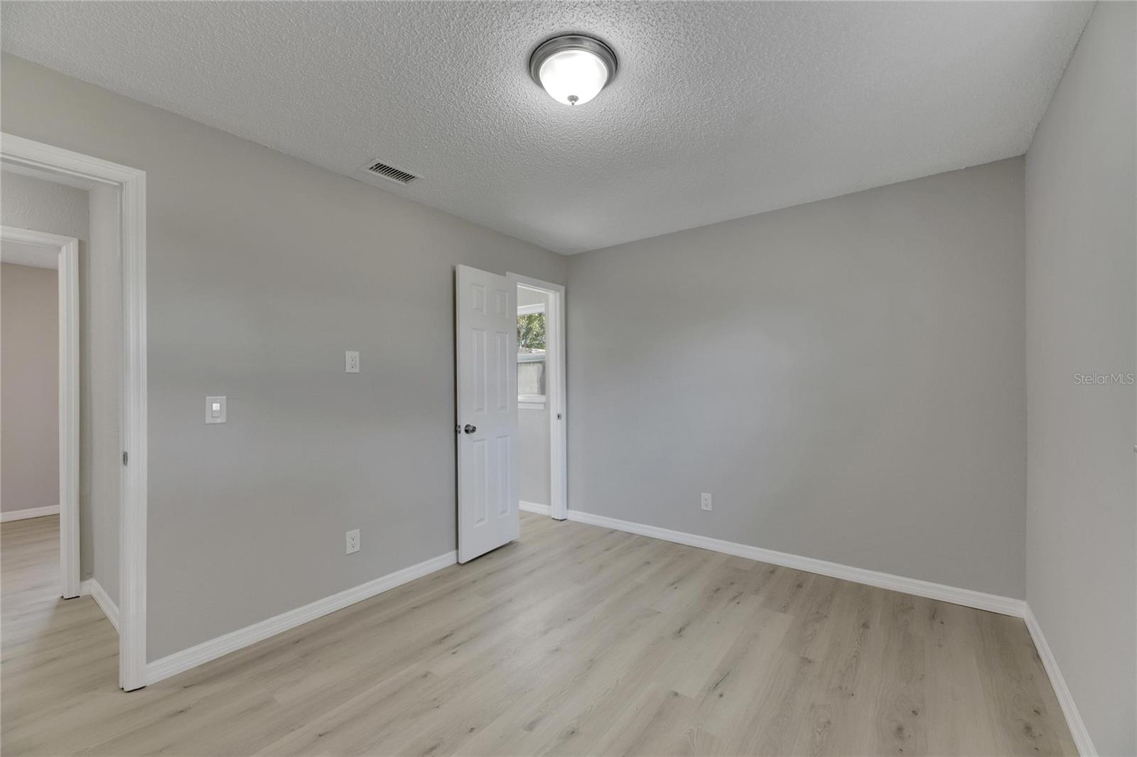 527 Fox Run Trl Property Photo 28