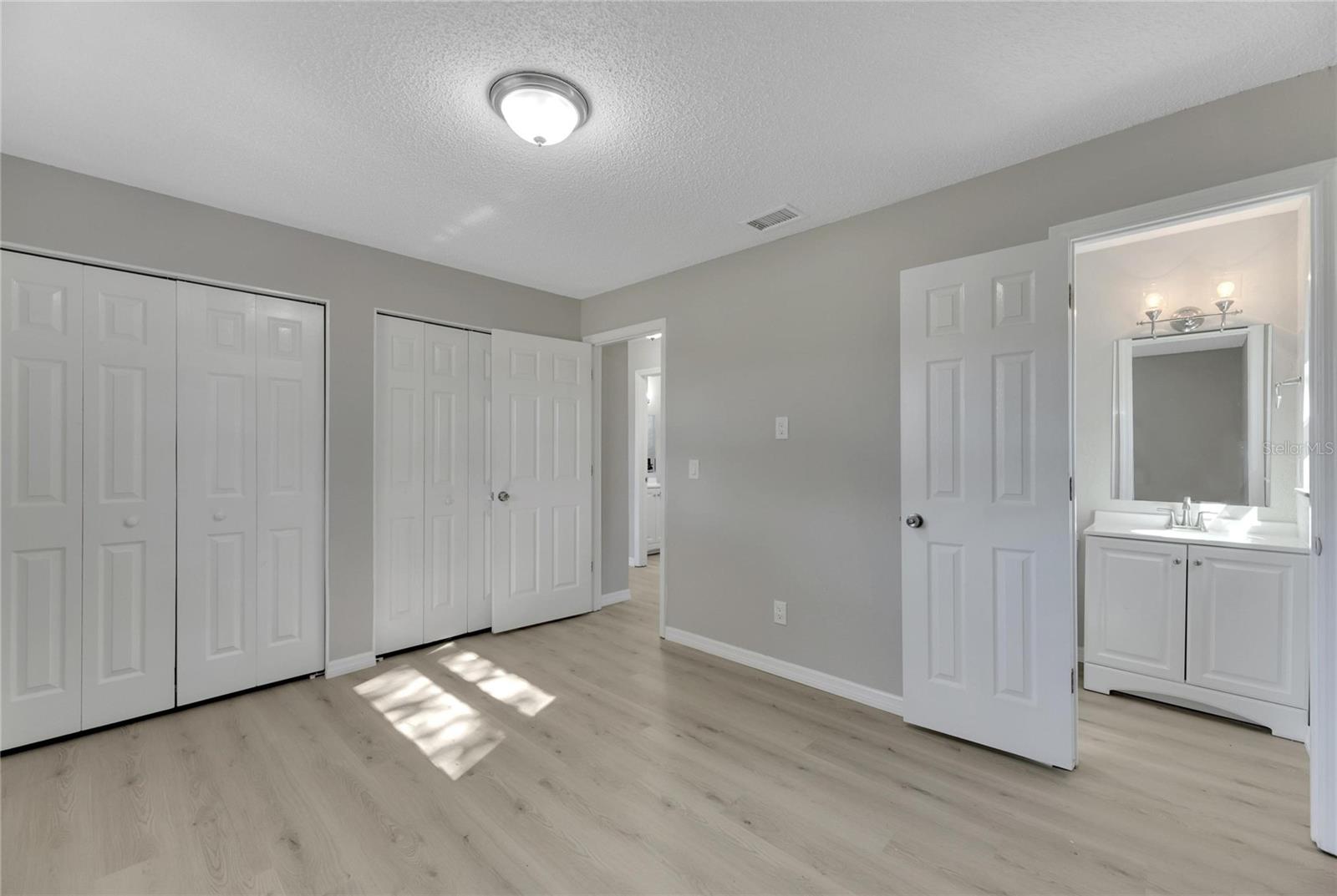 527 Fox Run Trl Property Photo 29